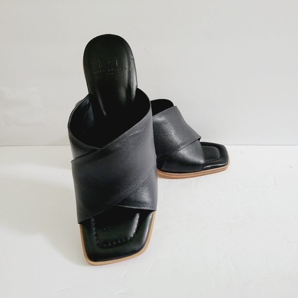 NEW Marc Fisher Leather Heeled Block Slip On Sandals Size 6.5 - Picture 2 of 7